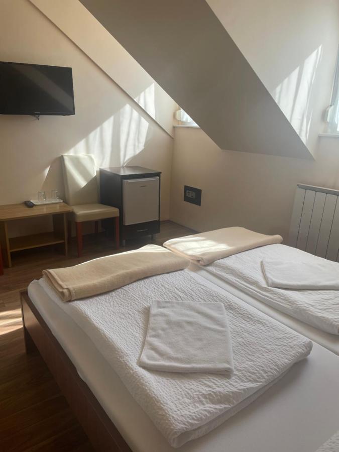 Kastelykert Fogado Hotel Szeged Bagian luar foto