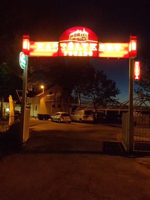 Kastelykert Fogado Hotel Szeged Bagian luar foto
